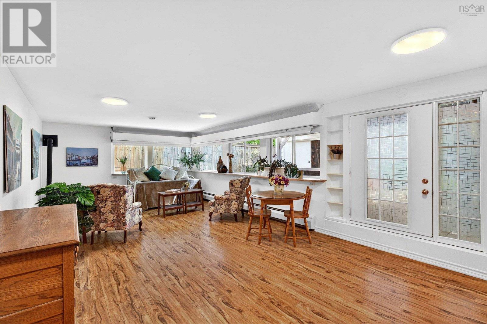 Property 43 of 50 of 2434 Connaught Avenue