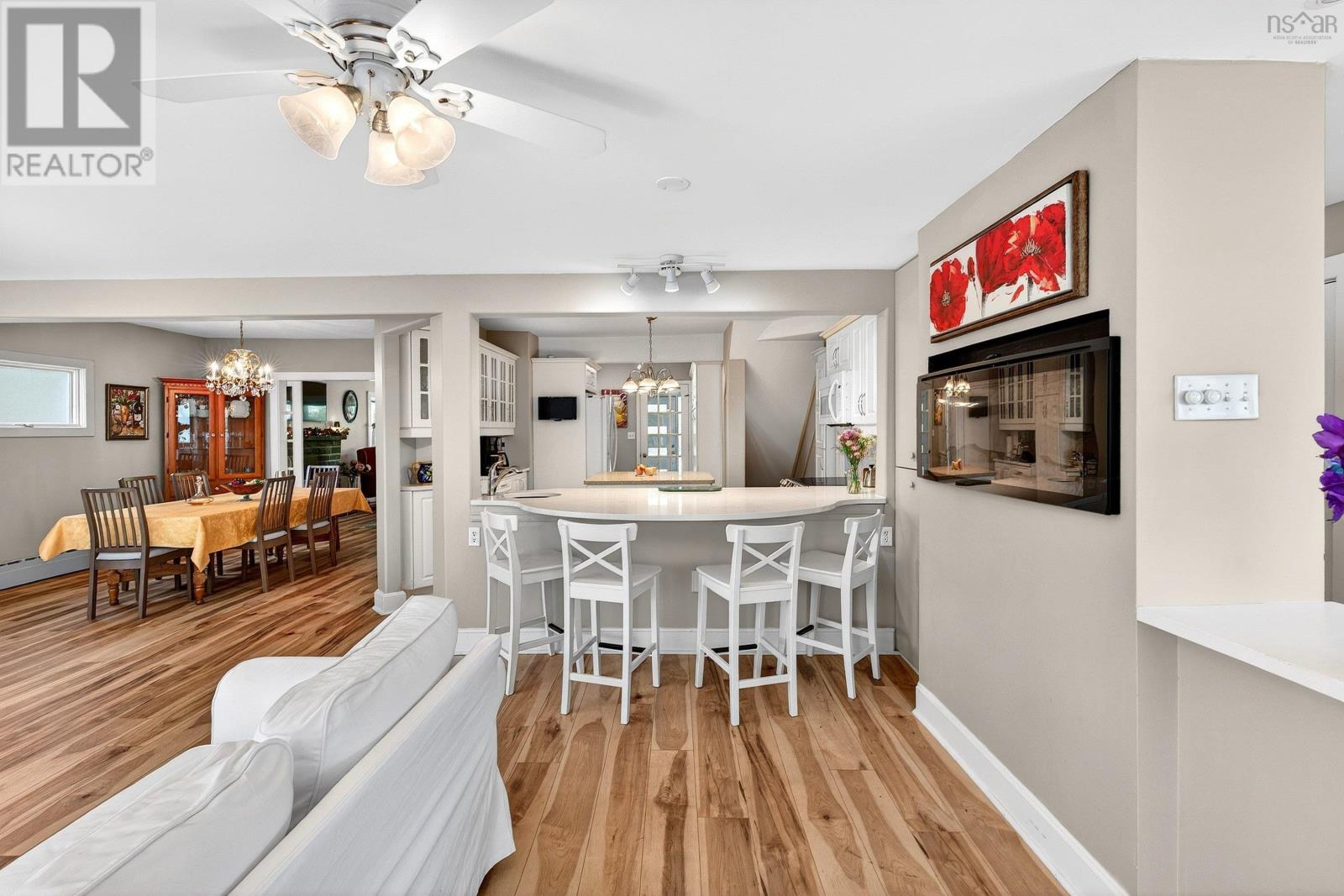 Property 25 of 50 of 2434 Connaught Avenue