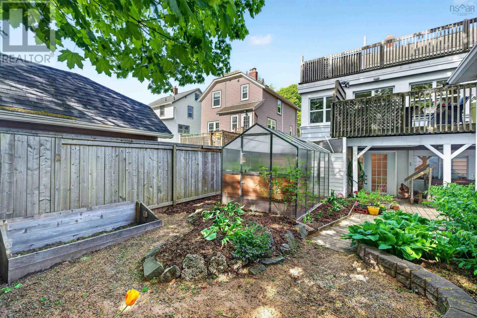 Property 28 of 50 of 2434 Connaught Avenue