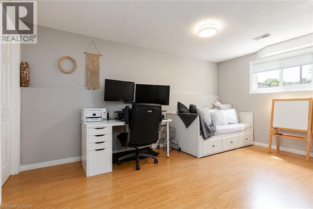 11 WENDY Crescent - 24