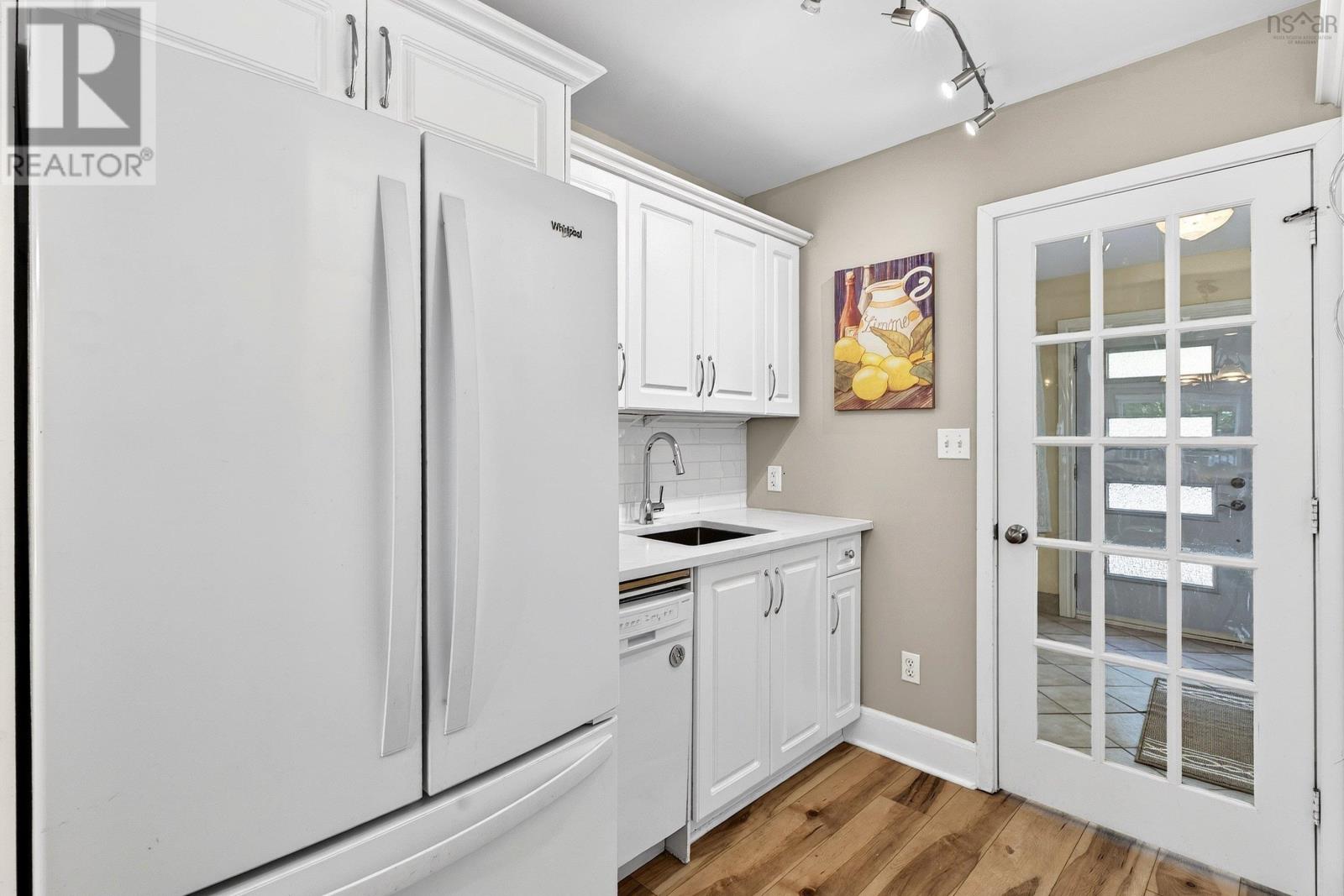 Property 34 of 50 of 2434 Connaught Avenue