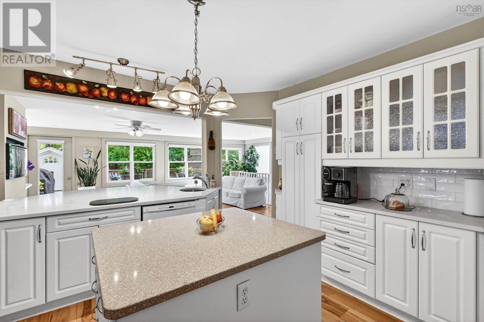 Property 27 of 50 of 2434 Connaught Avenue