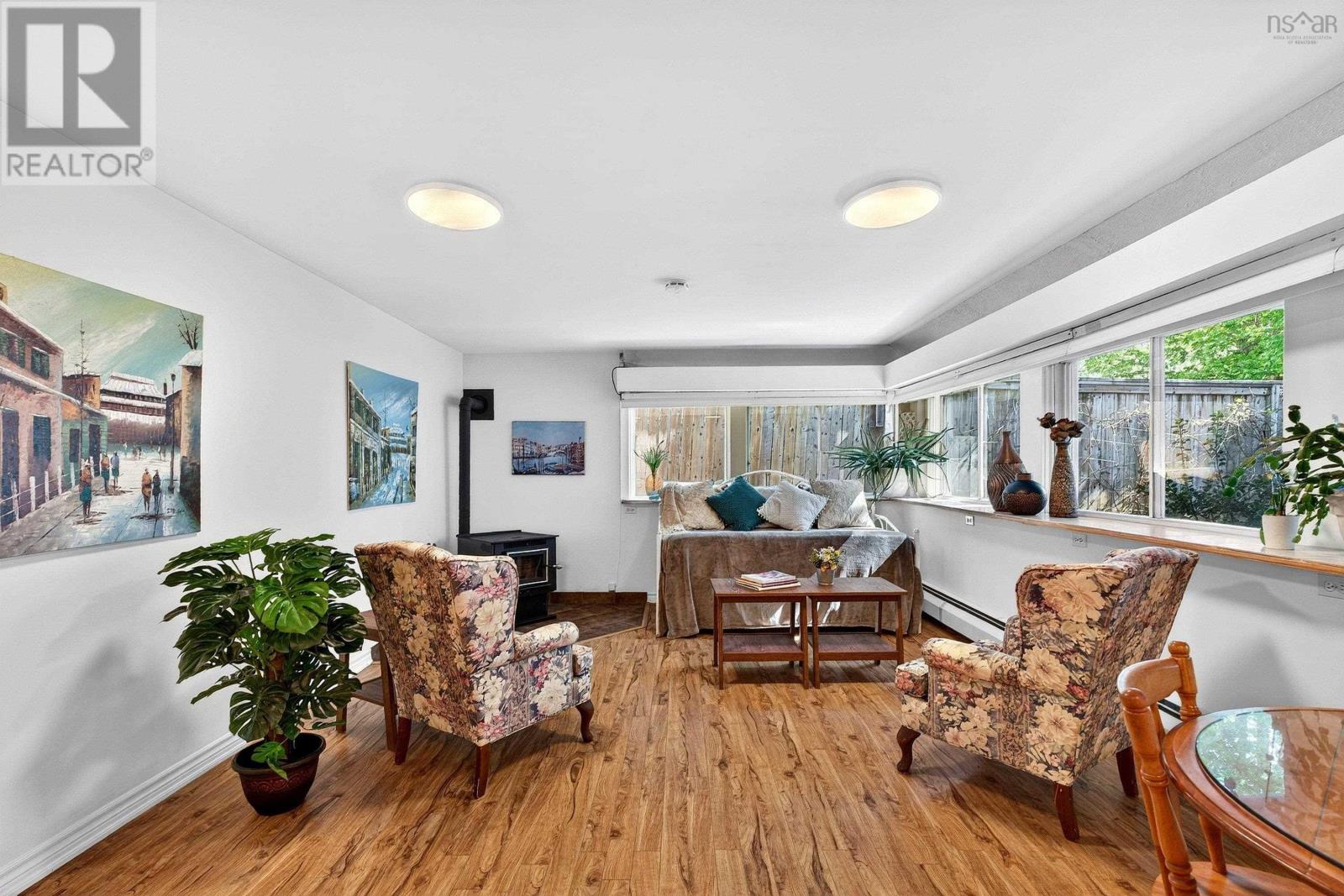 Property 20 of 50 of 2434 Connaught Avenue