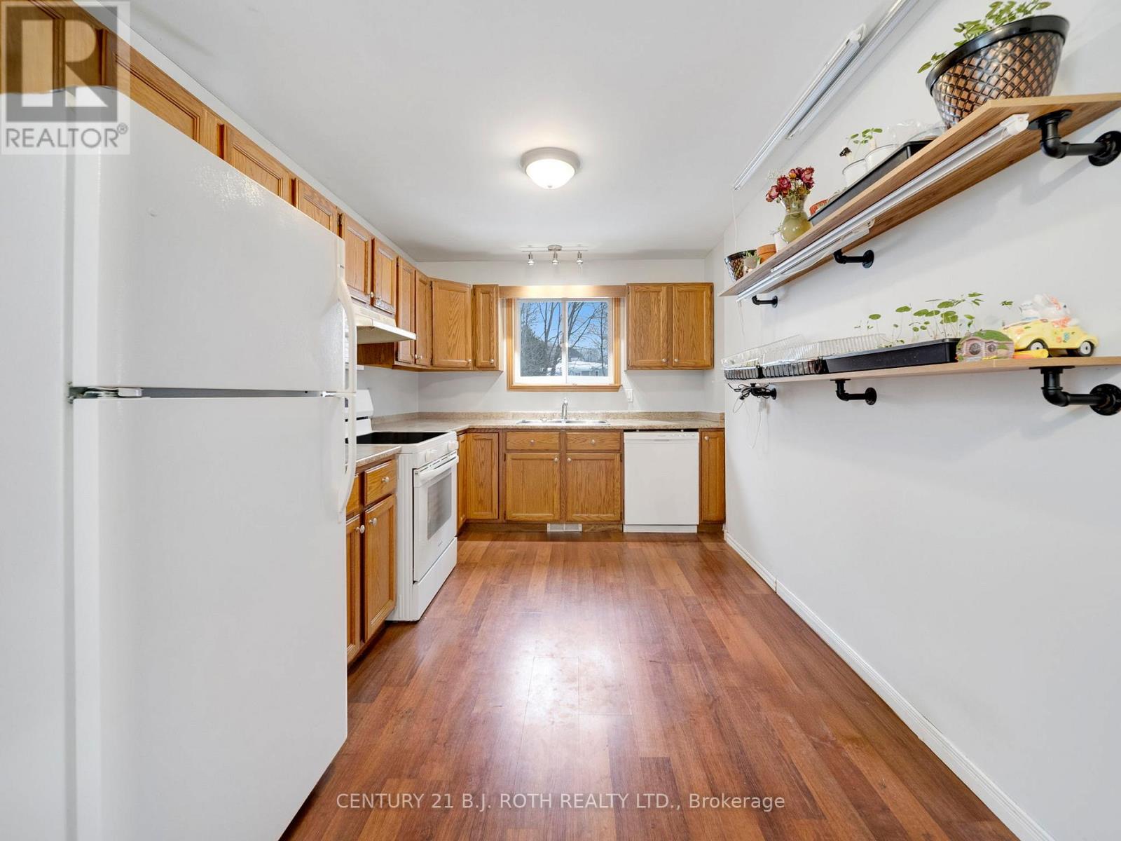292 MILLARD STREET - 6