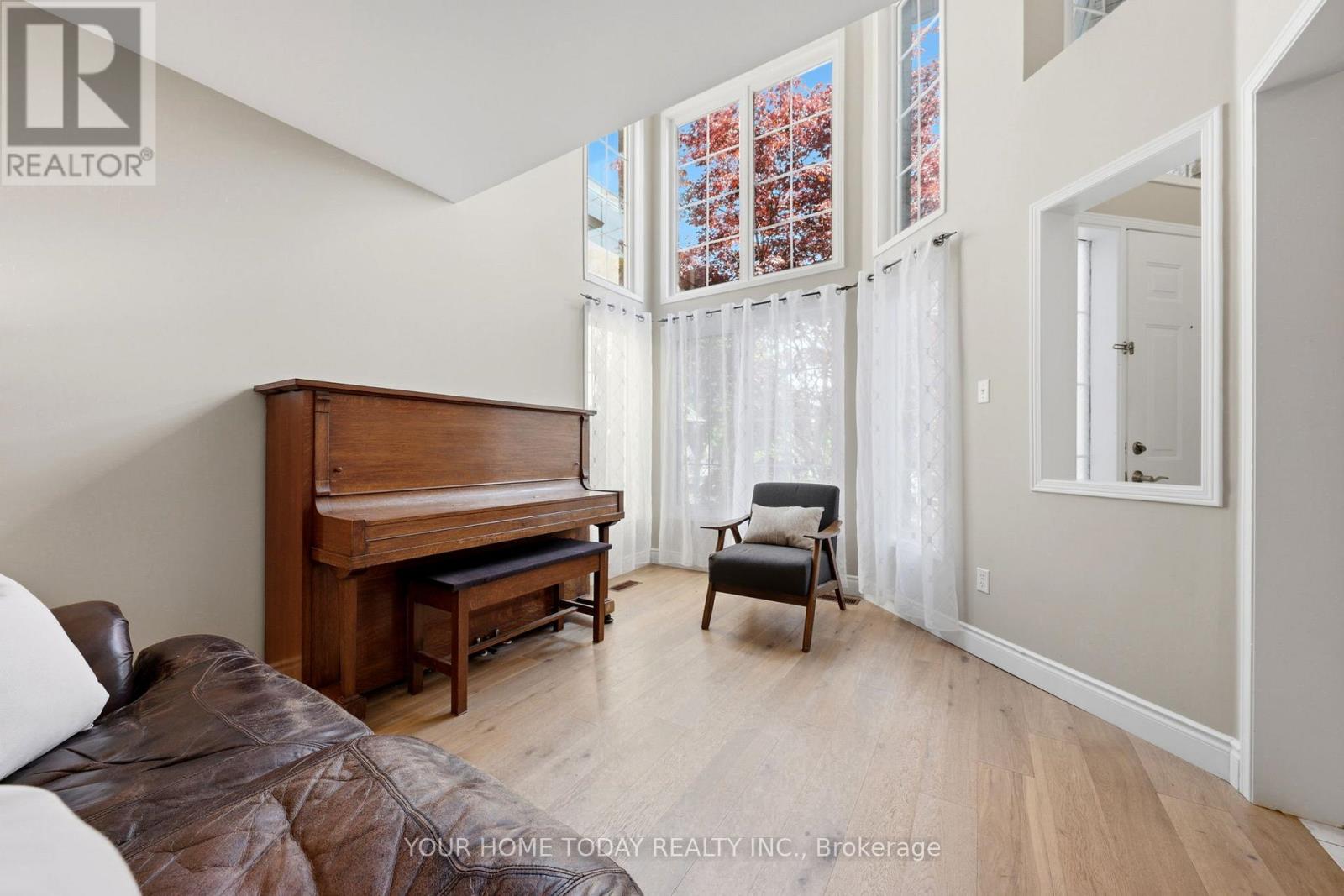 5 CURRY CRESCENT - 5