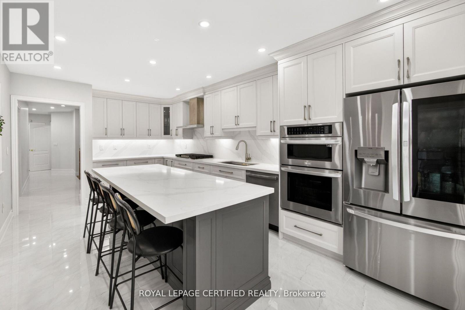 643 GARDEN WALK - 11