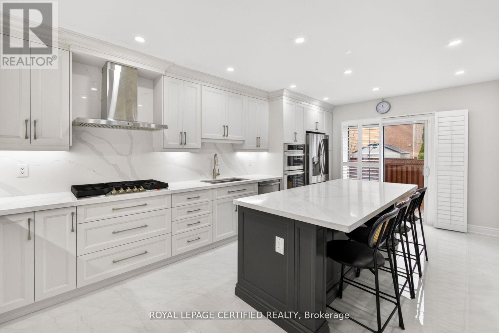 643 GARDEN WALK - 12