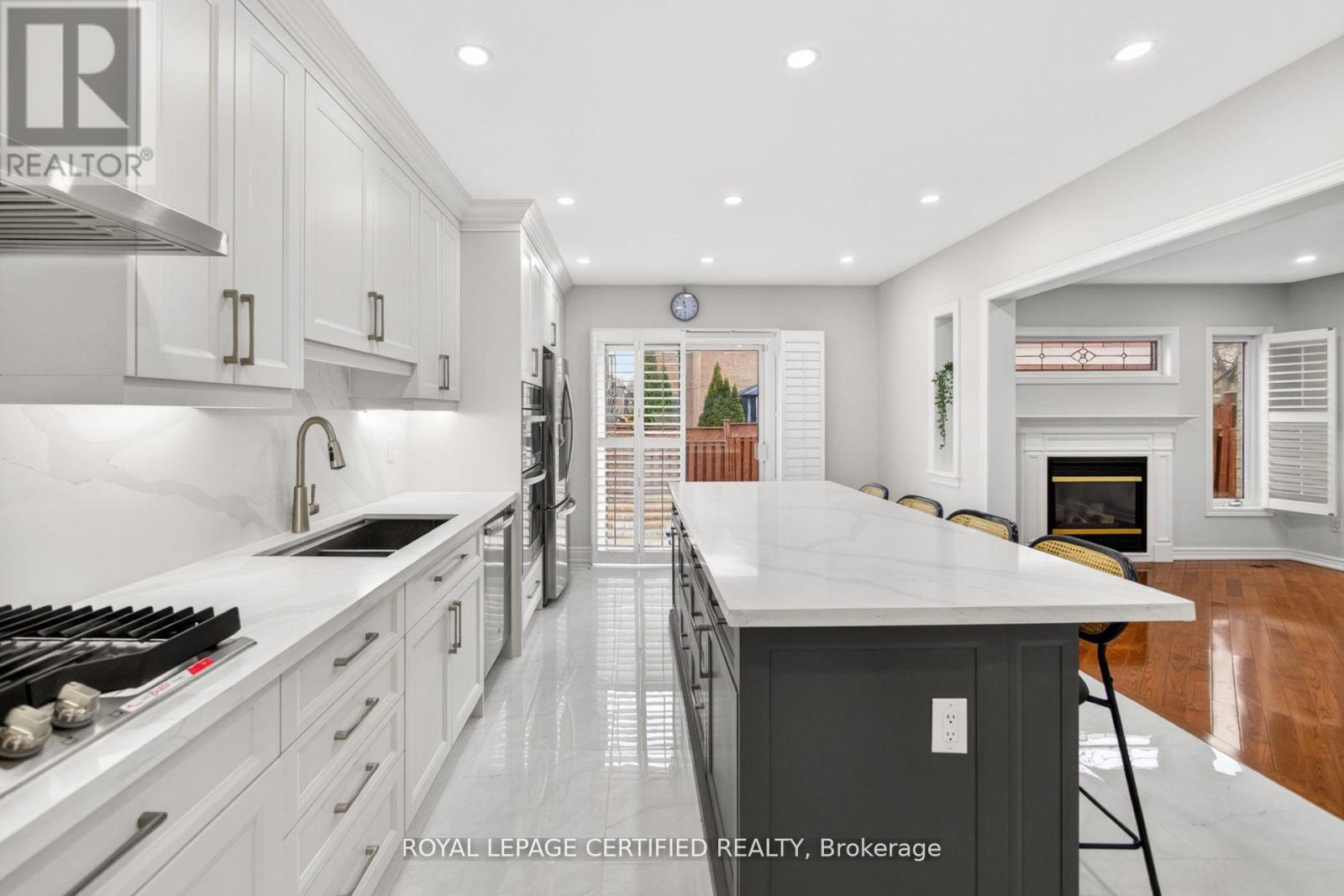 643 GARDEN WALK - 13