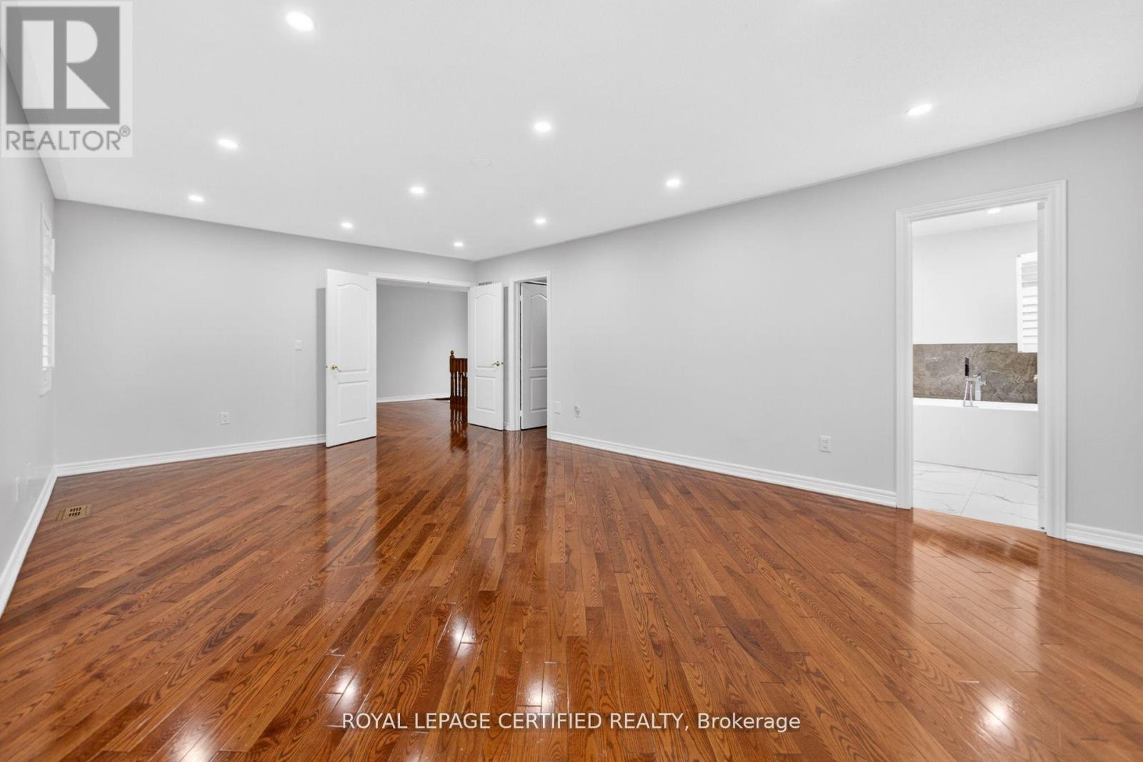 643 GARDEN WALK - 24