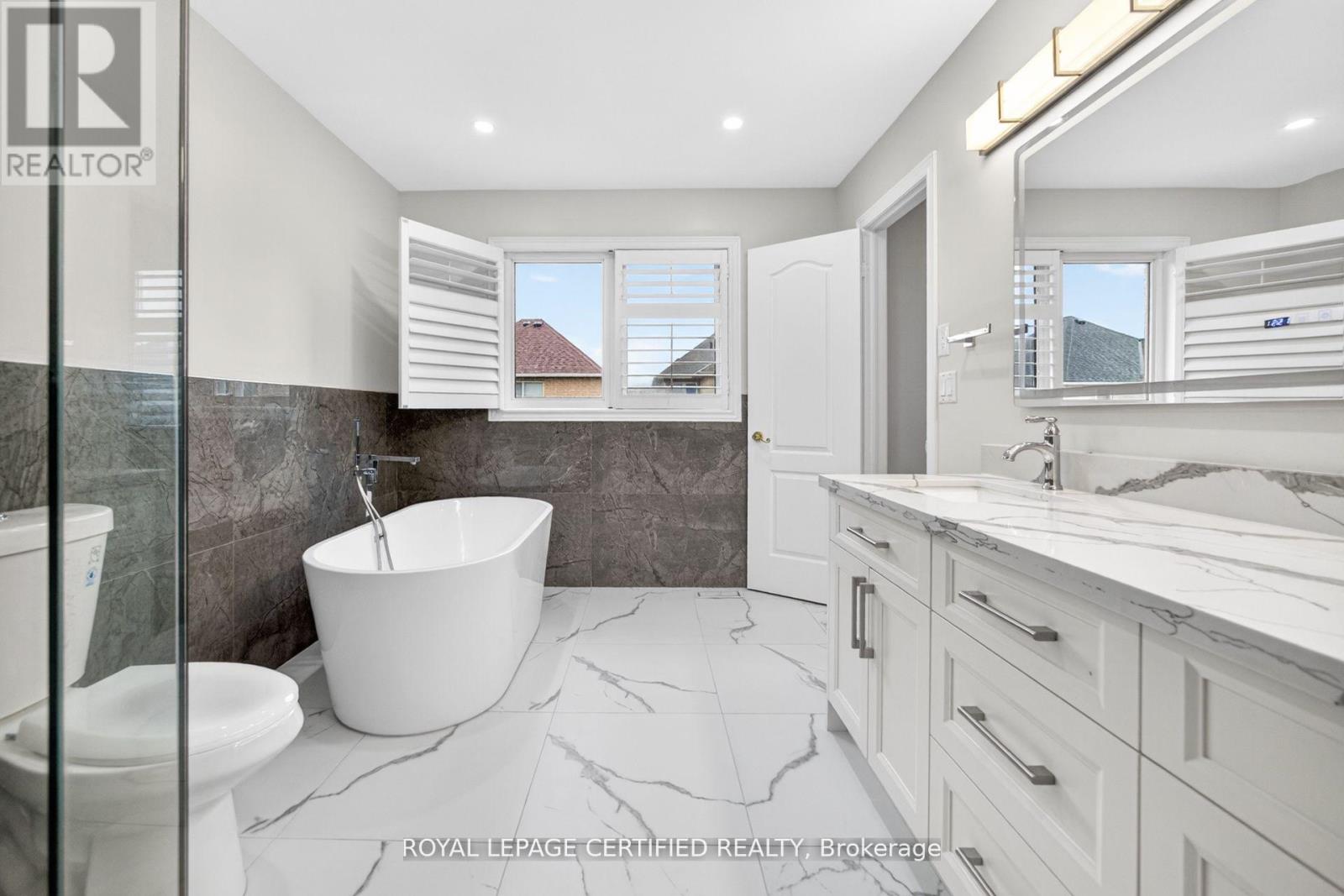 643 GARDEN WALK - 27