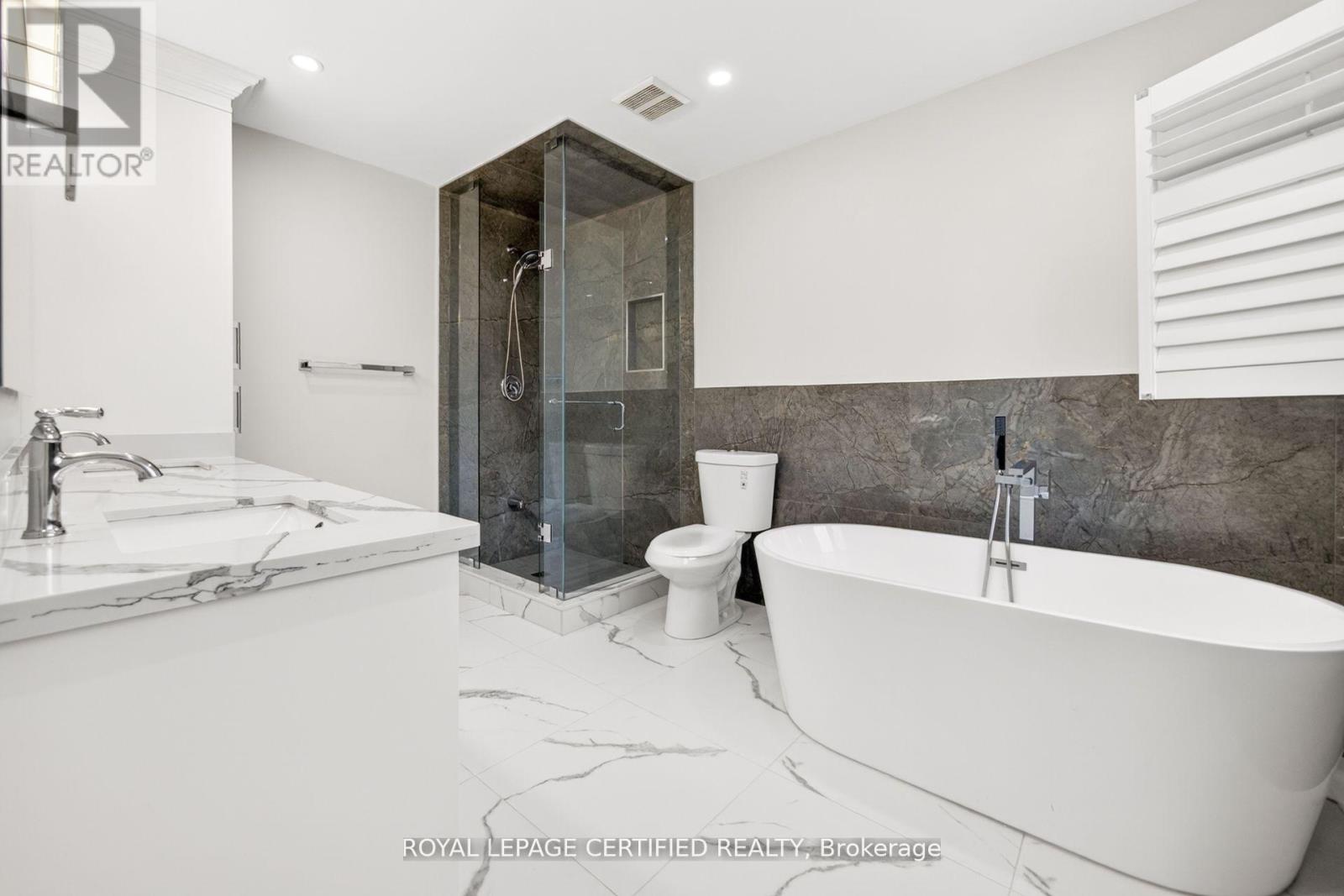 643 GARDEN WALK - 28