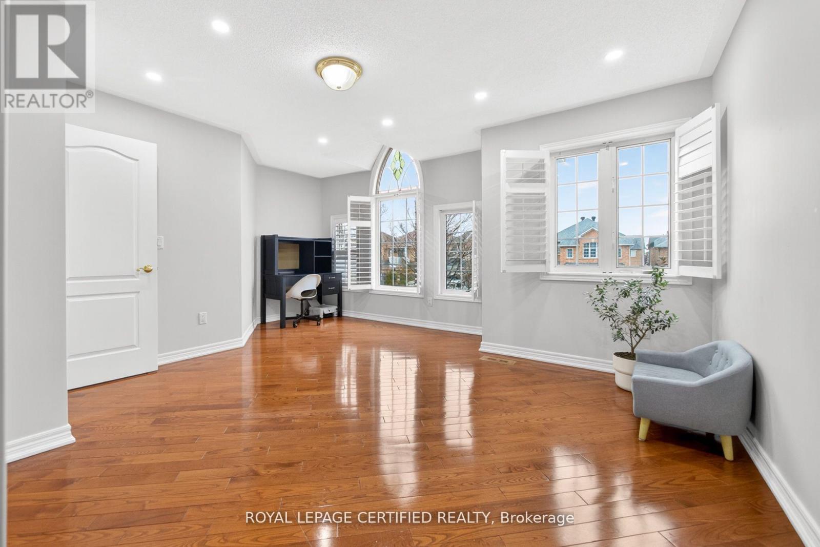 643 GARDEN WALK - 37