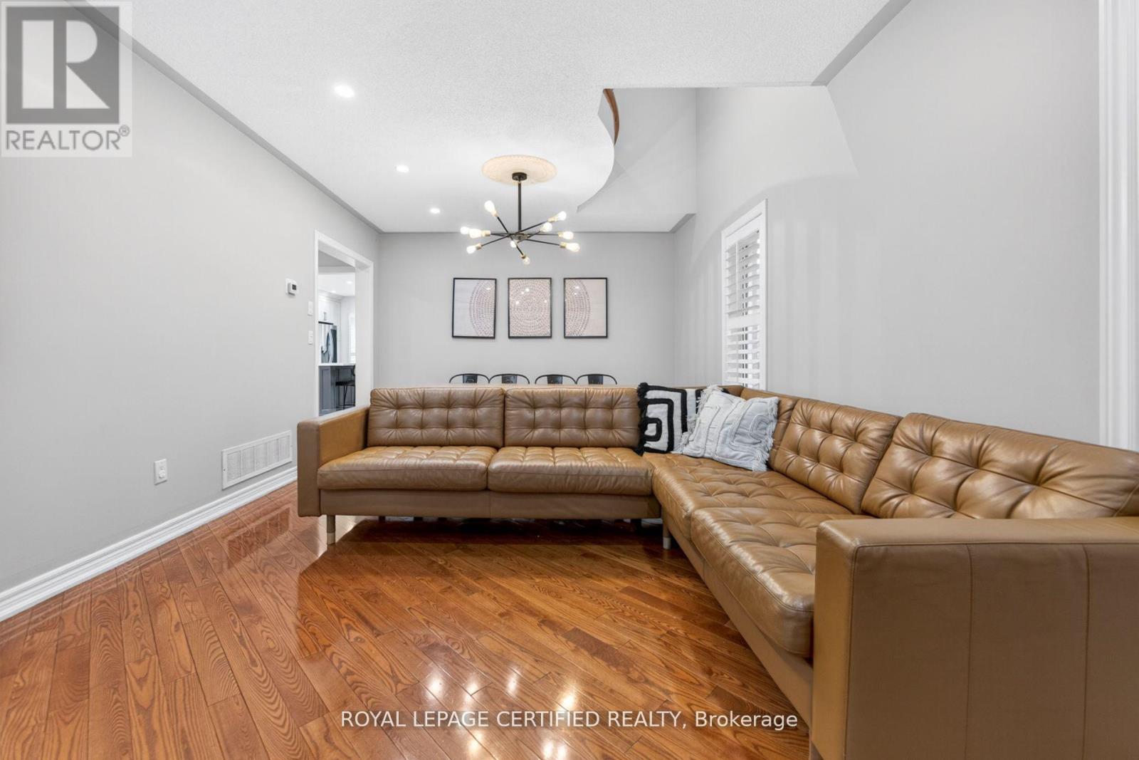 643 GARDEN WALK - 8