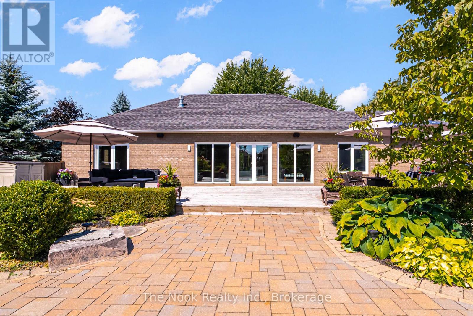 32 MIKELEN DRIVE - 42
