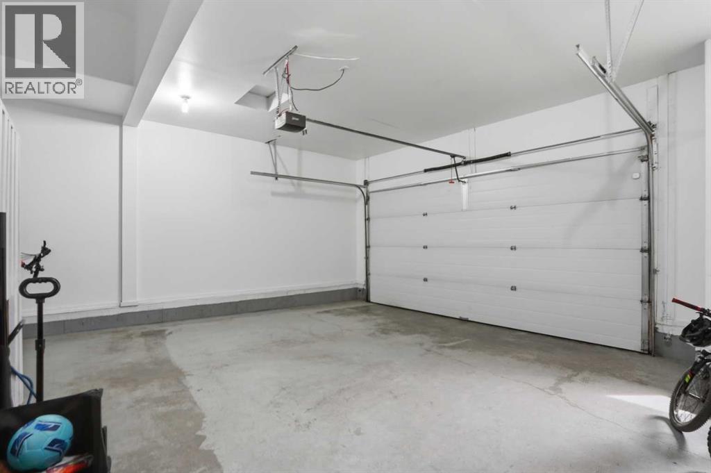 44 Westridge Crescent - 42