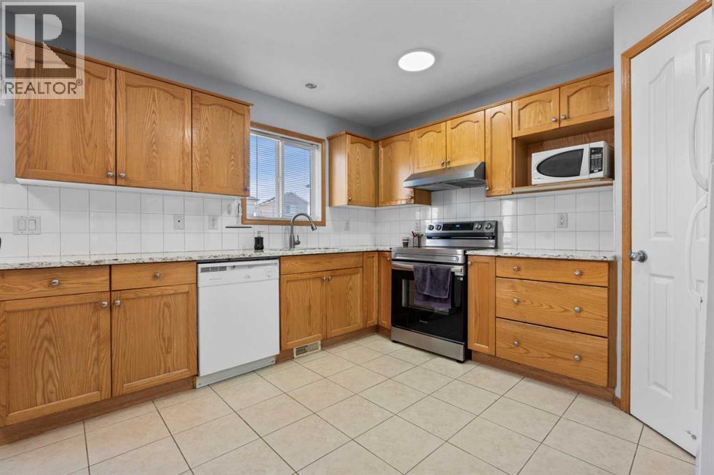 230 Tarawood Close NE - 12
