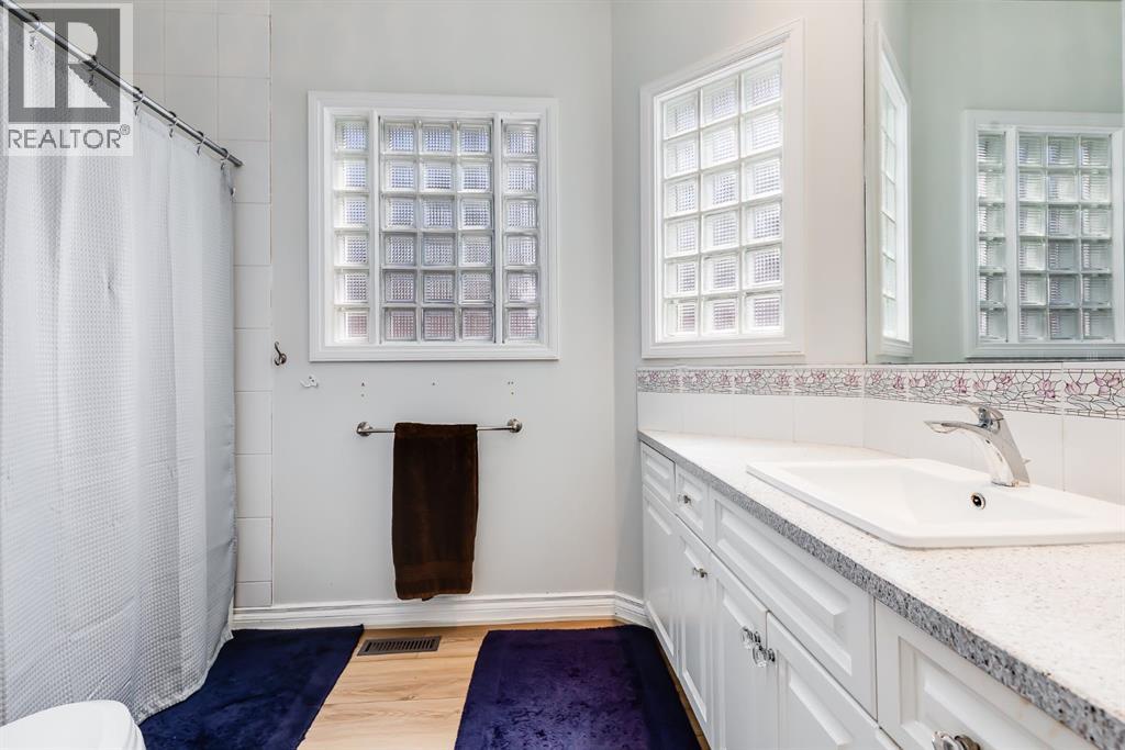 1811 13 Avenue NW - 19