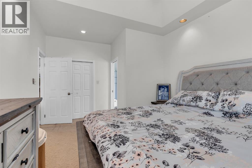 1811 13 Avenue NW - 16