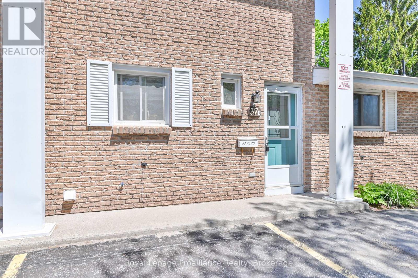 #D 37 YOUNG STREET - 4