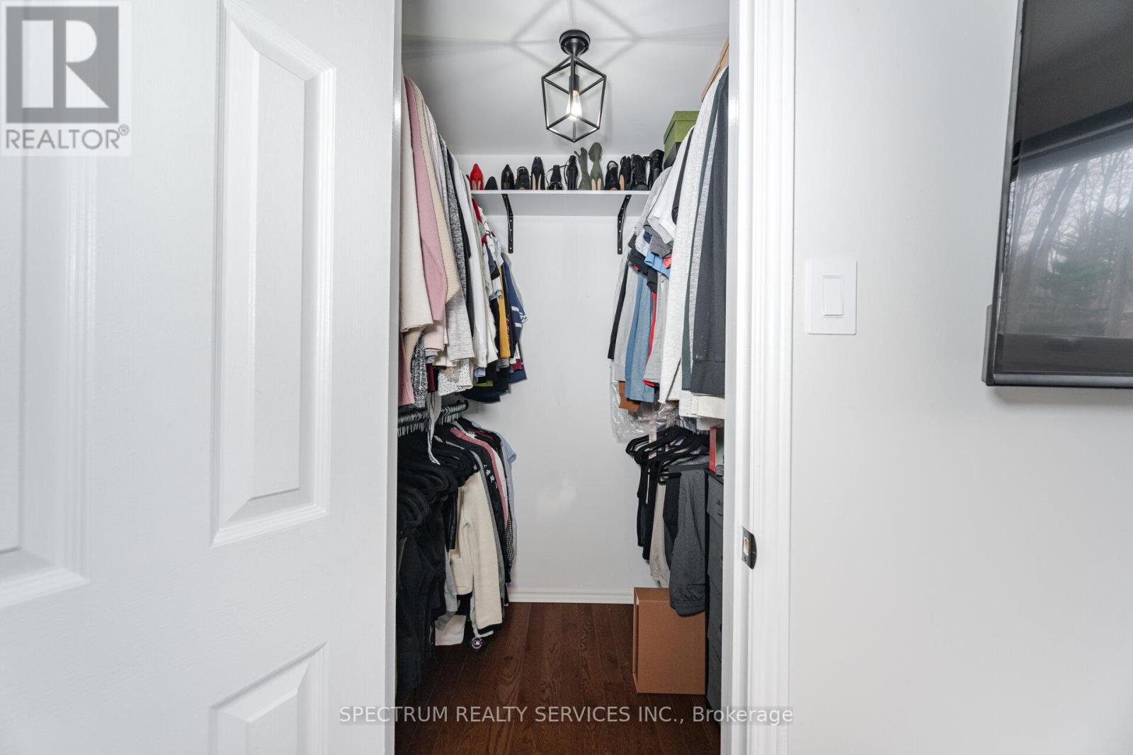 52 FRENCH CRESCENT - 25
