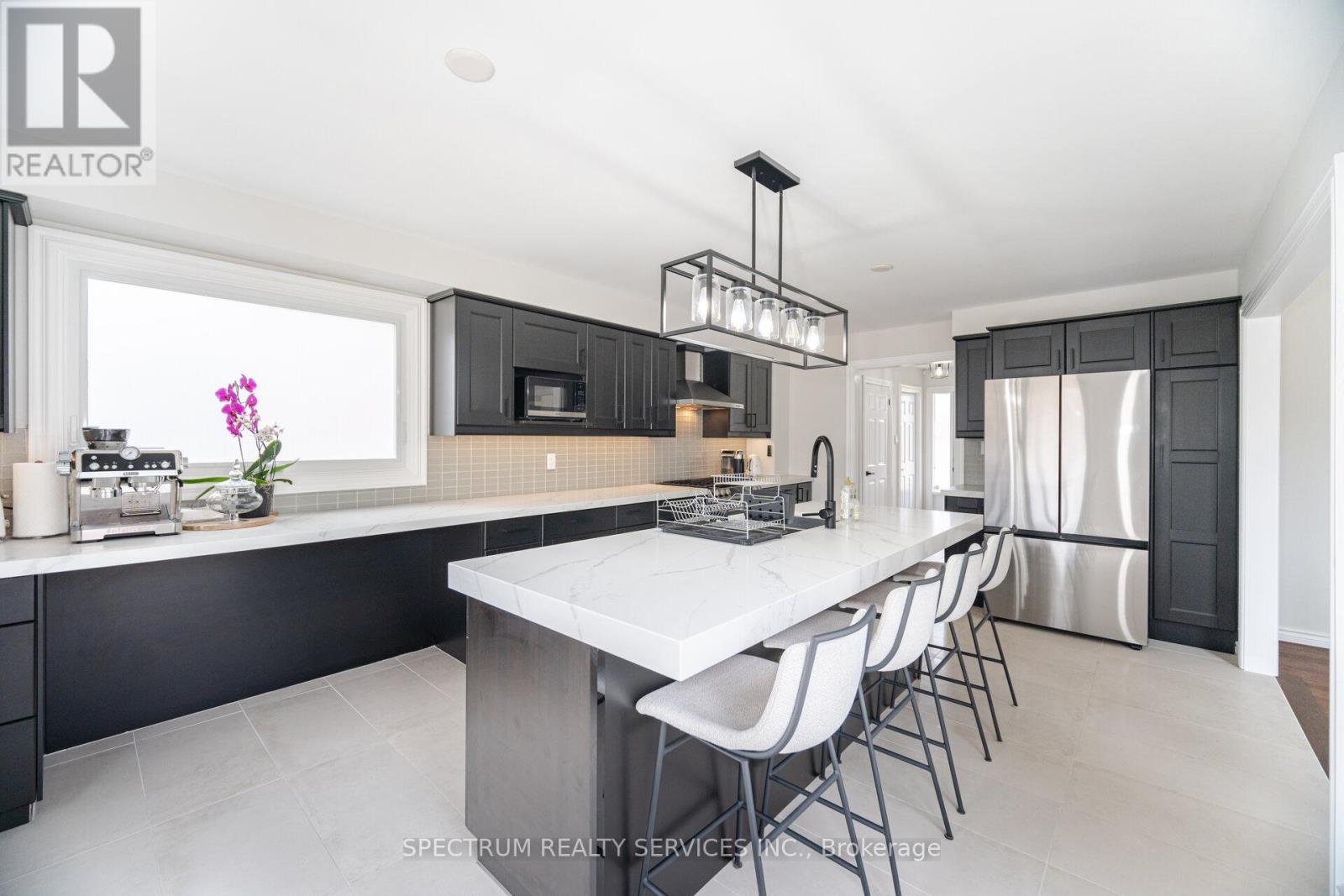 52 FRENCH CRESCENT - 15