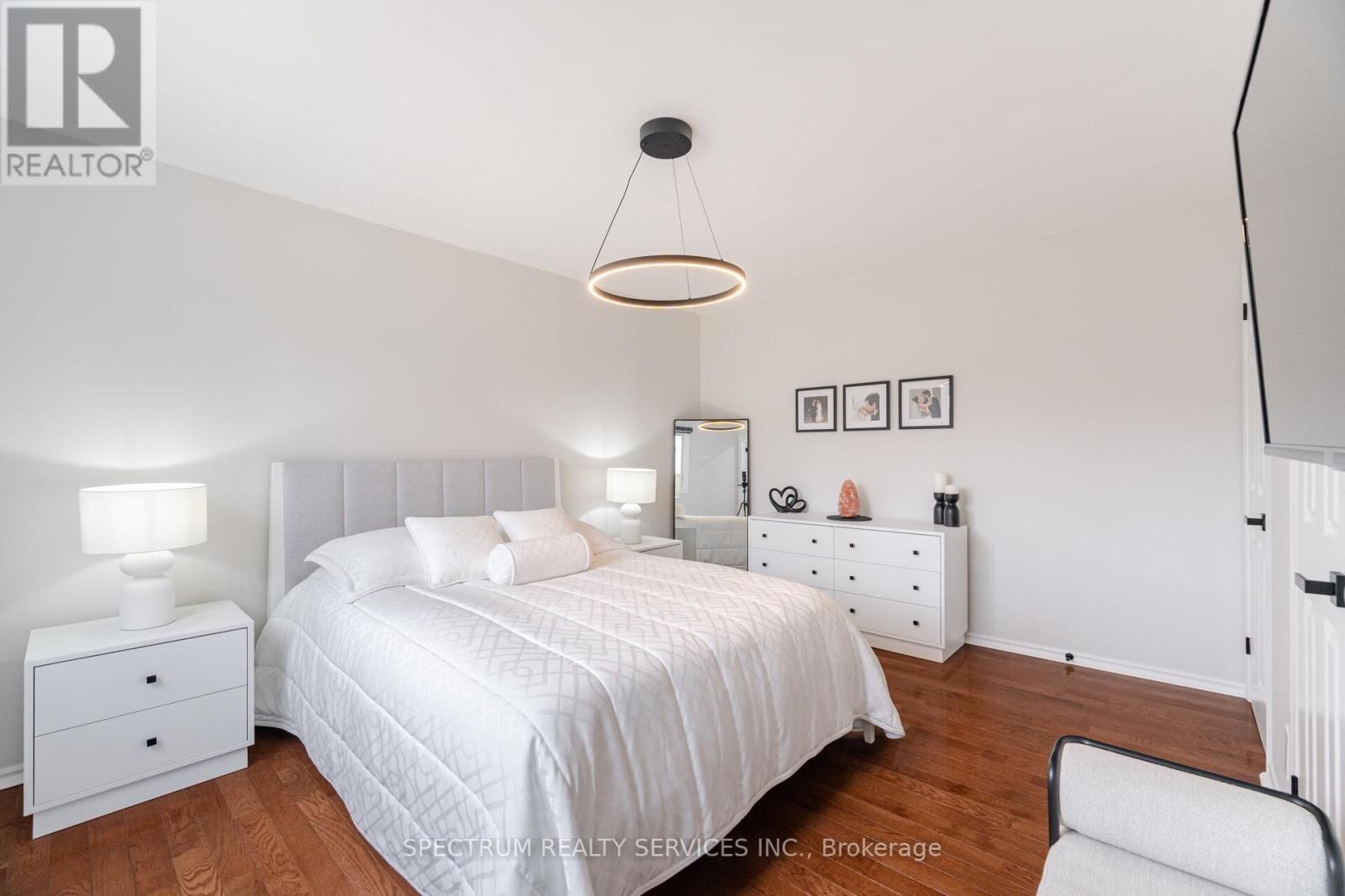 52 FRENCH CRESCENT - 22