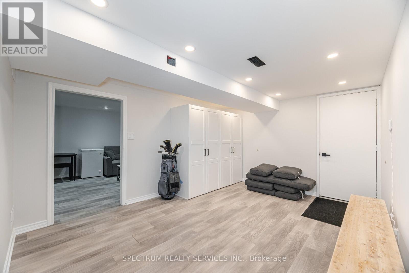 52 FRENCH CRESCENT - 40