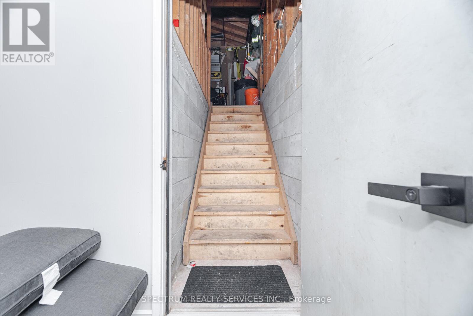 52 FRENCH CRESCENT - 44