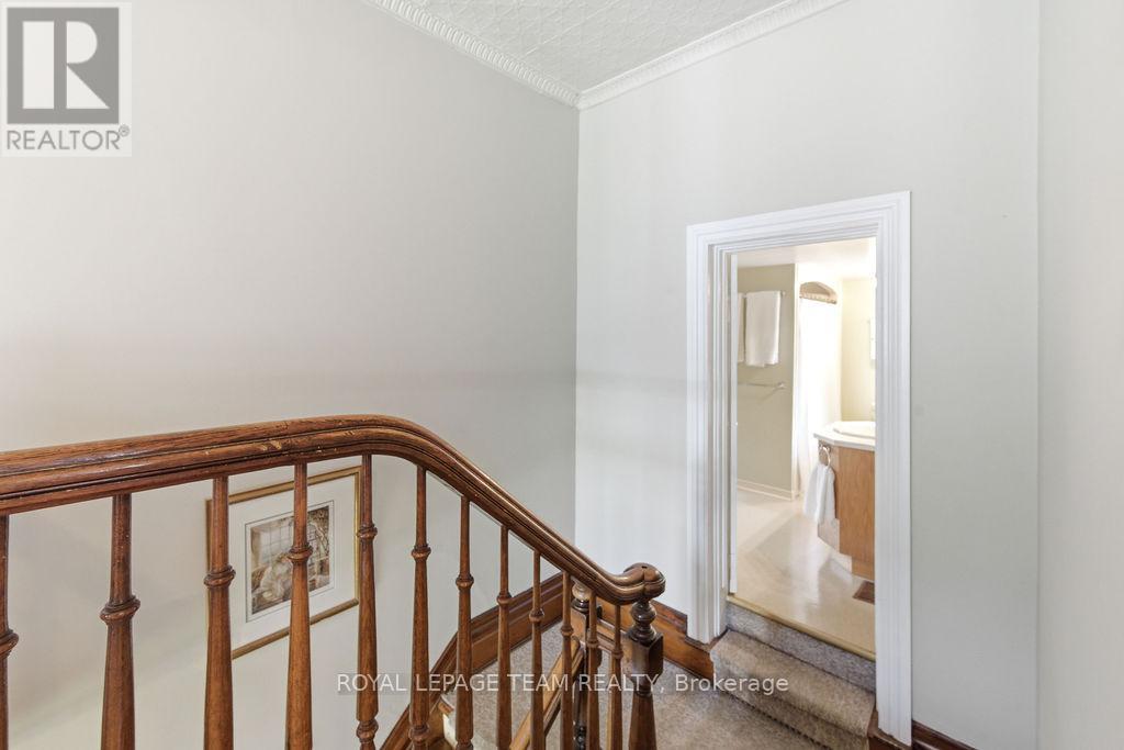241 JOHN STREET N - 33