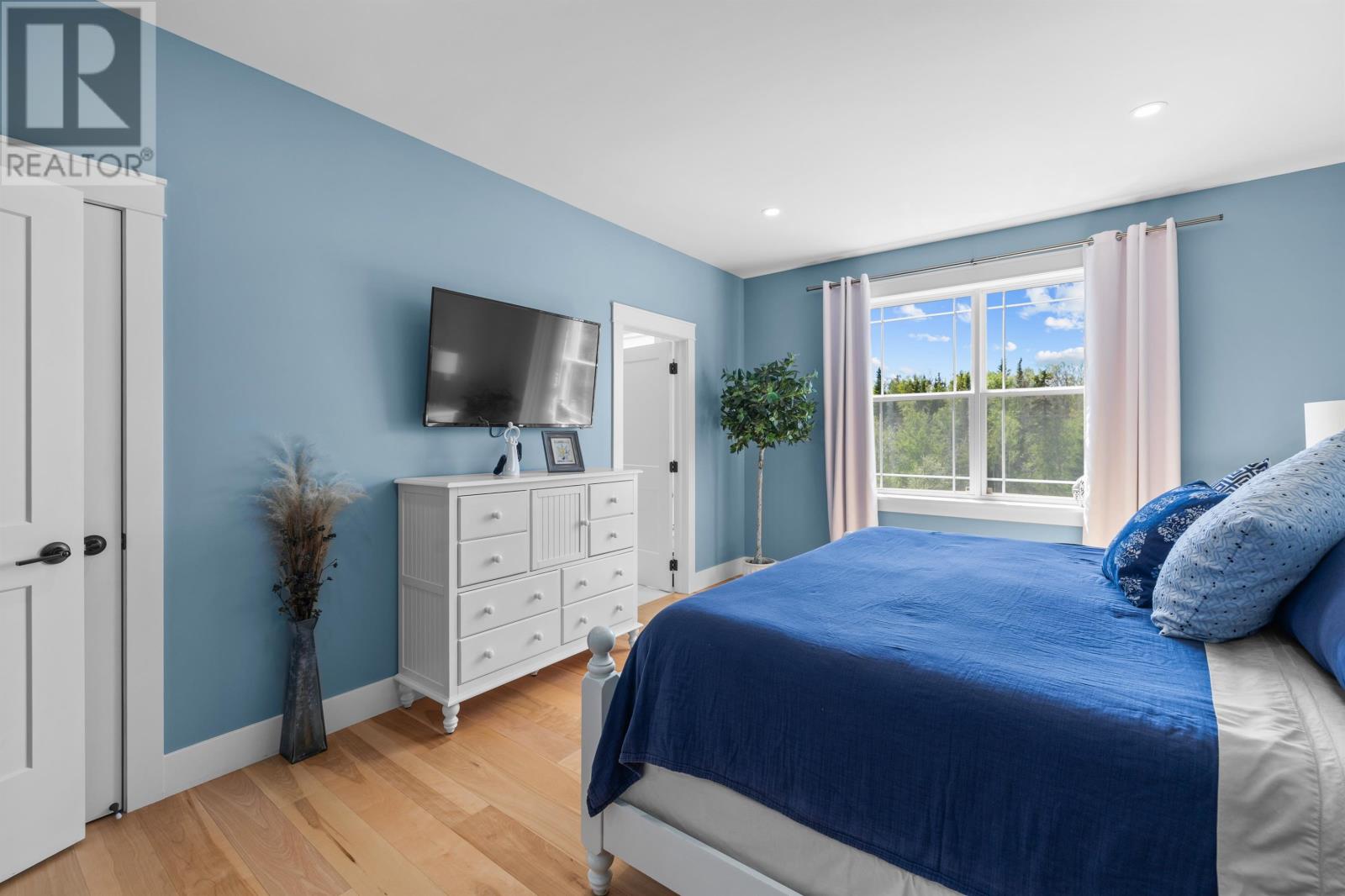 157 Essex Crescent - 19
