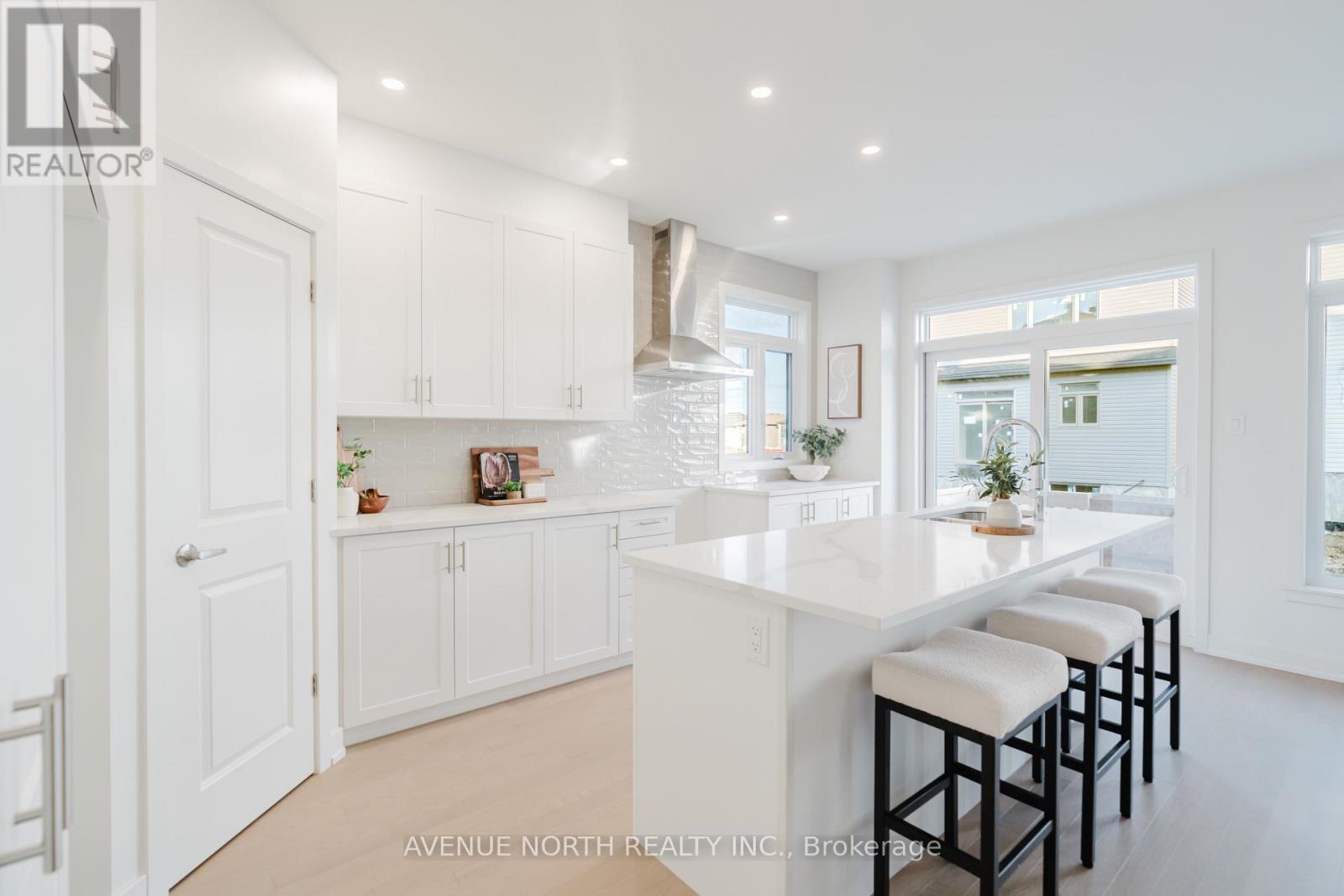 1729 ROTTERDAM CIRCLE - 22