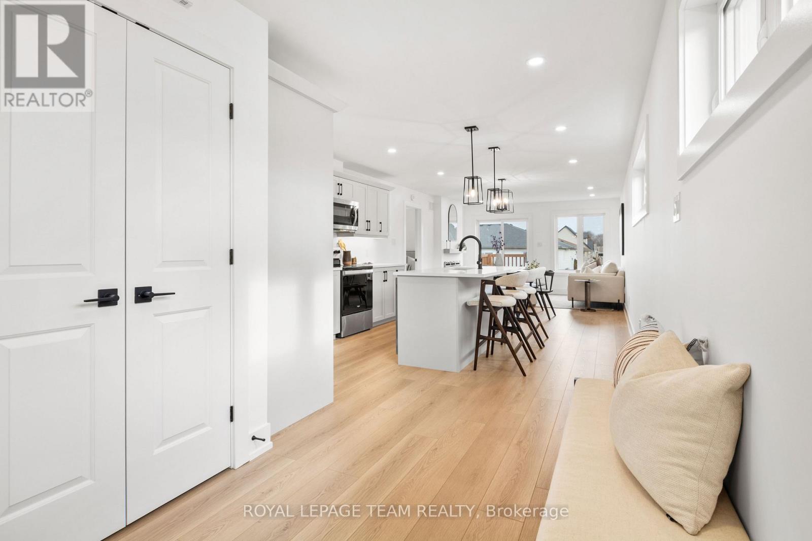 52 WHITCOMB CRESCENT - 6