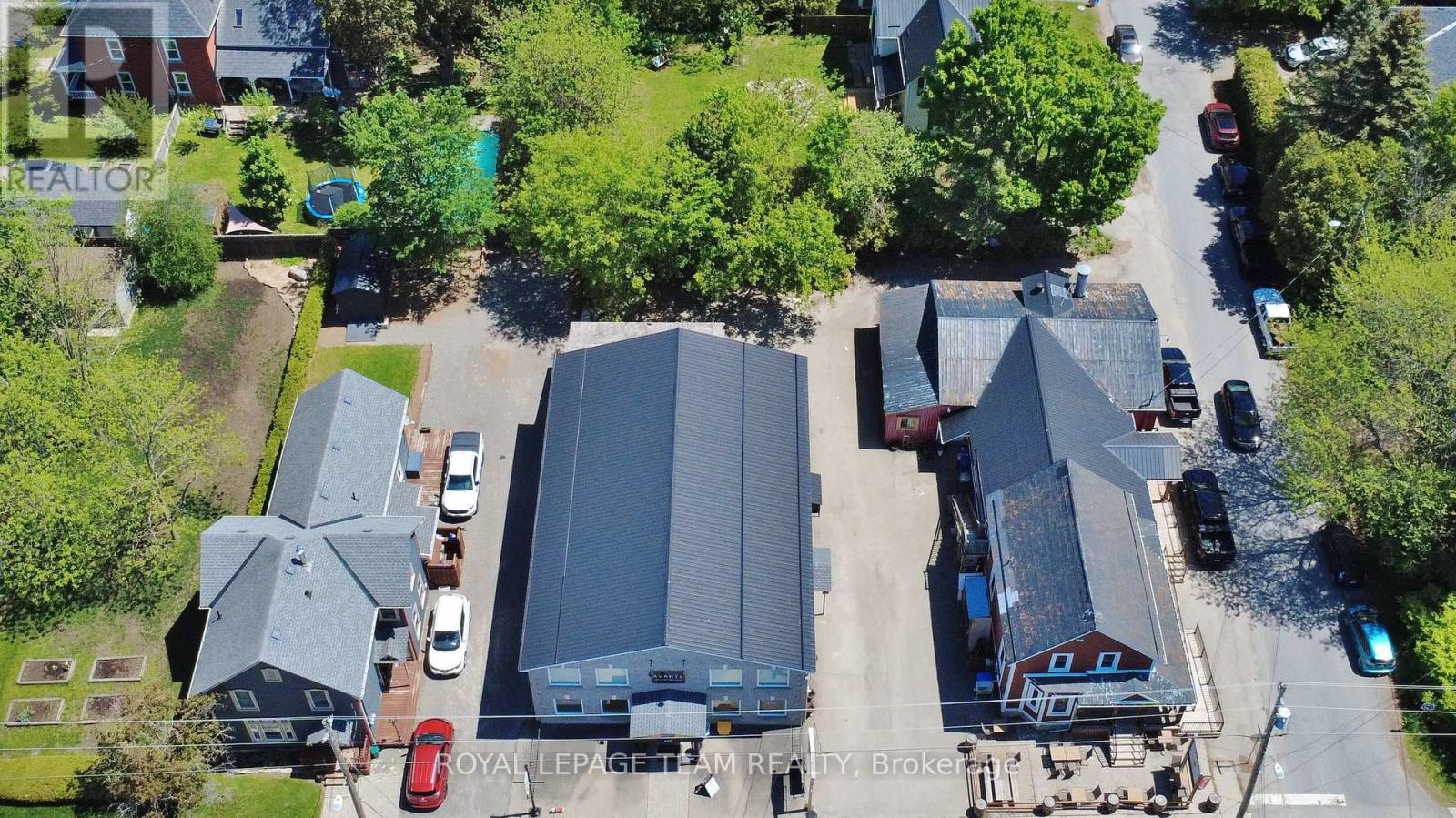 629 St Lawrence Street — photo 28