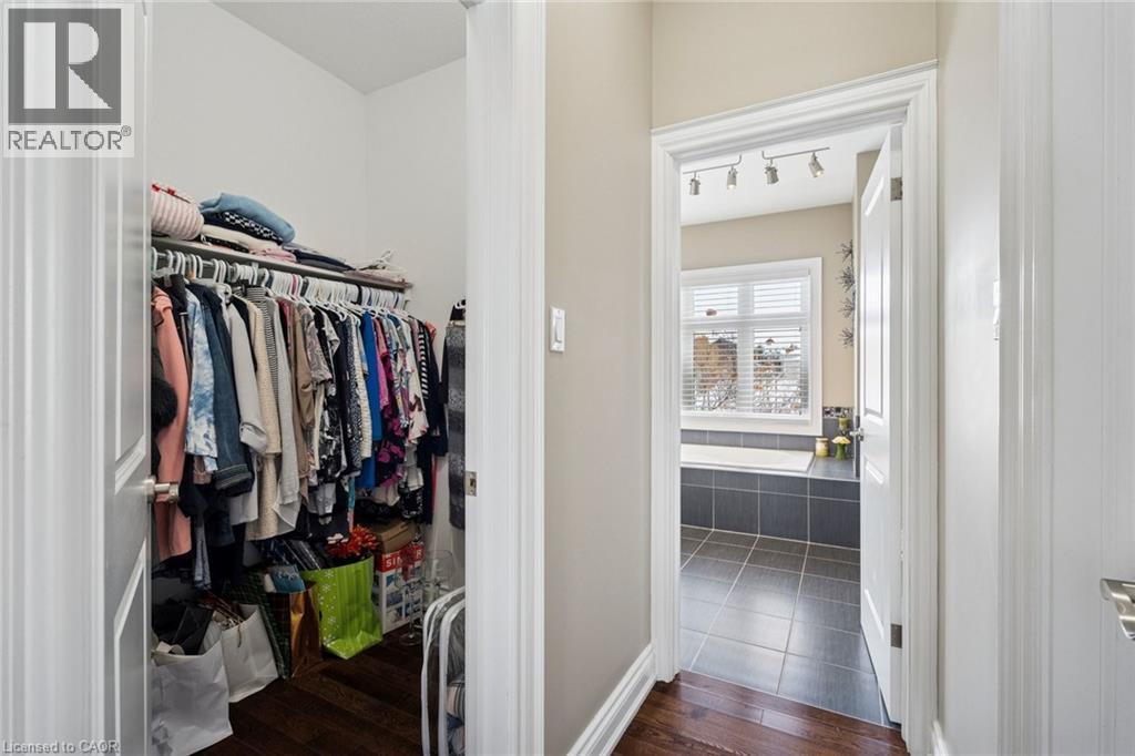 10 BROLLEY Crescent - 24
