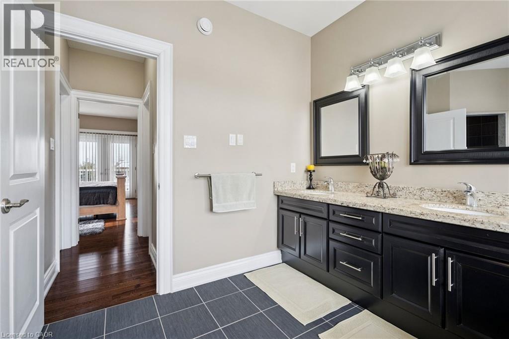 10 BROLLEY Crescent - 27