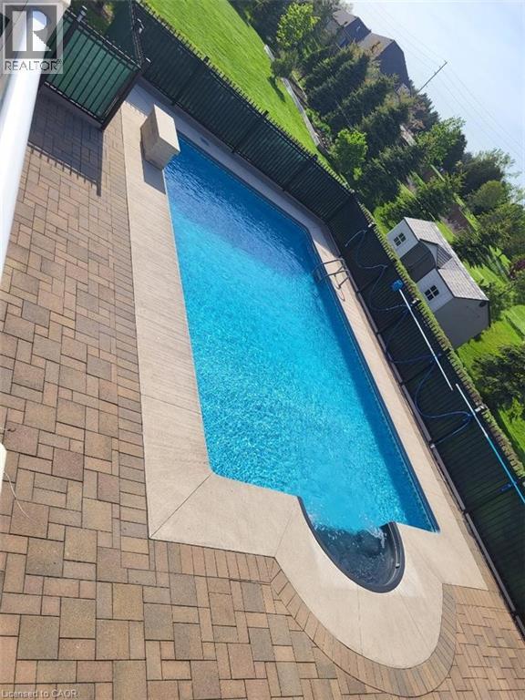 10 BROLLEY Crescent - 9