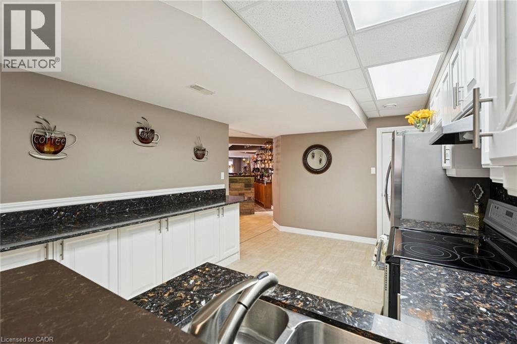 10 BROLLEY Crescent - 44