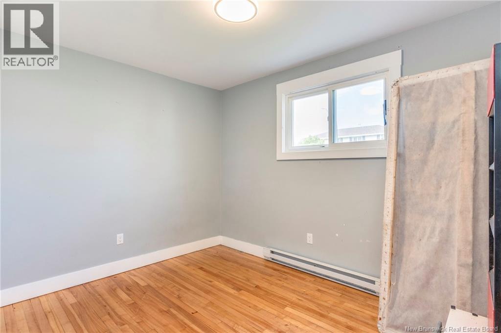 640-642 Michael Crescent - 12