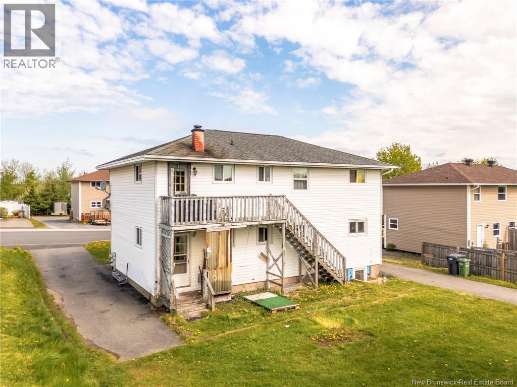 640-642 Michael Crescent - 40