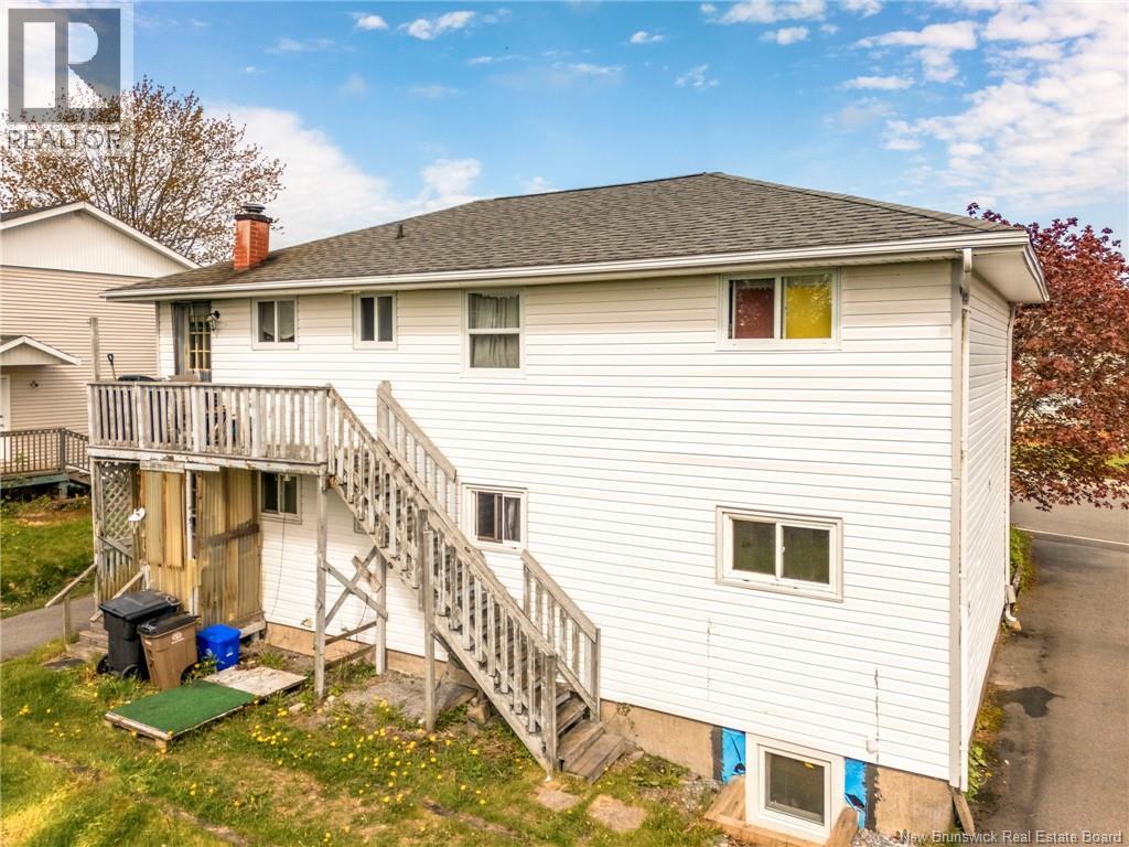 640-642 Michael Crescent - 44