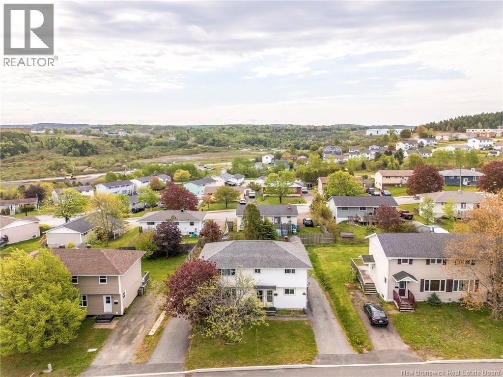 640-642 Michael Crescent - 41