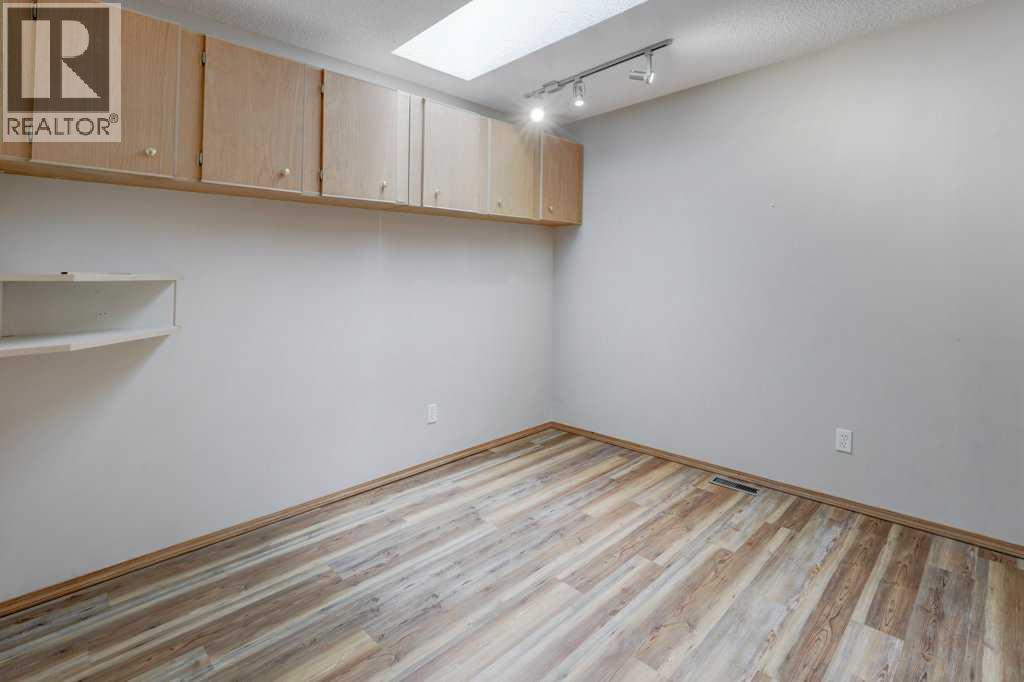 12 Parklane Place — photo 17