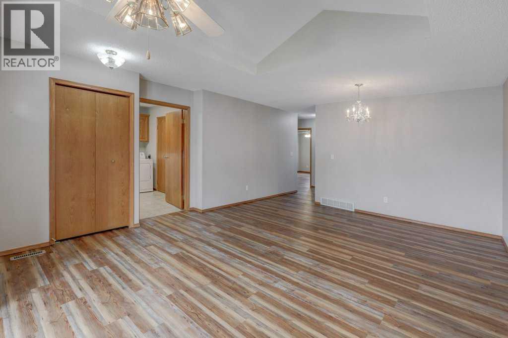 12 Parklane Place — photo 6