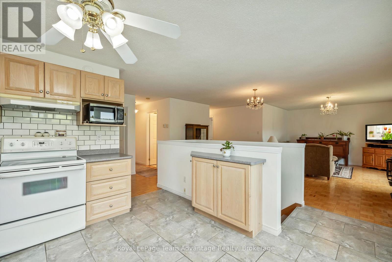 22 SILVER BIRCH CIRCLE - 10