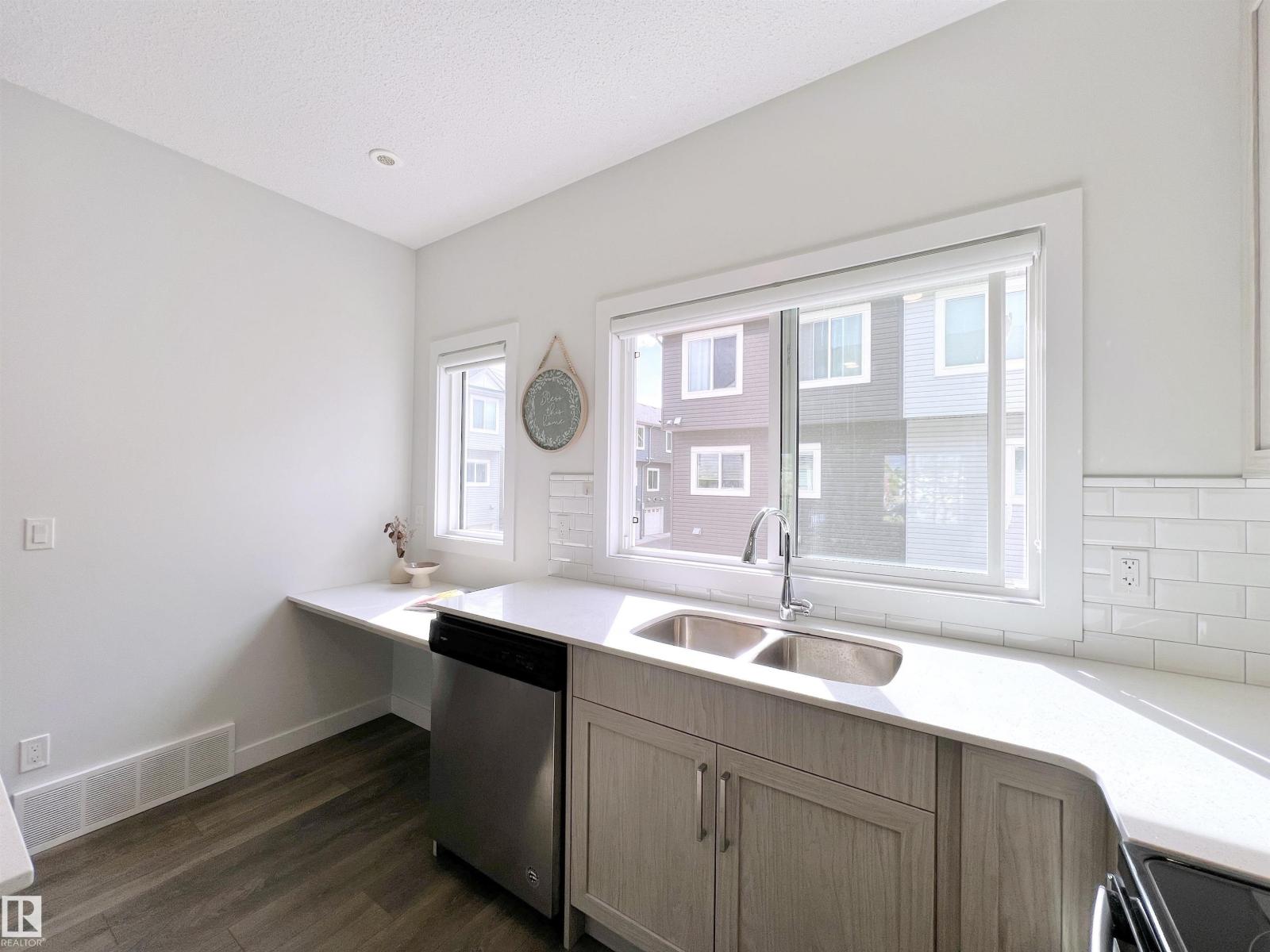 #6 11373 12 AV NW — photo 16