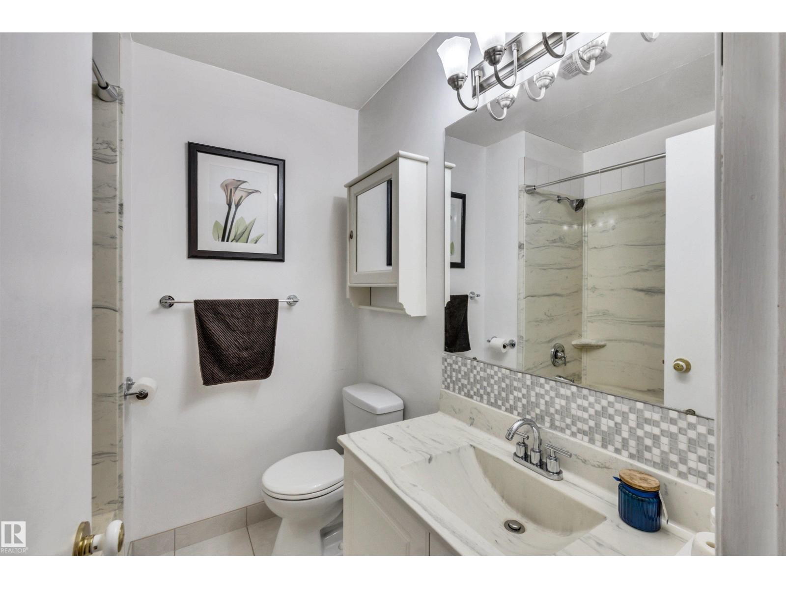 10909 33A AV NW - 25
