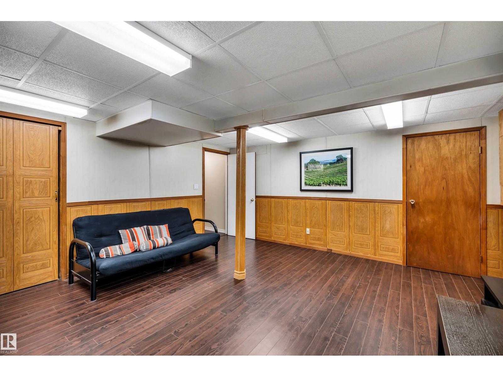10909 33A AV NW - 35