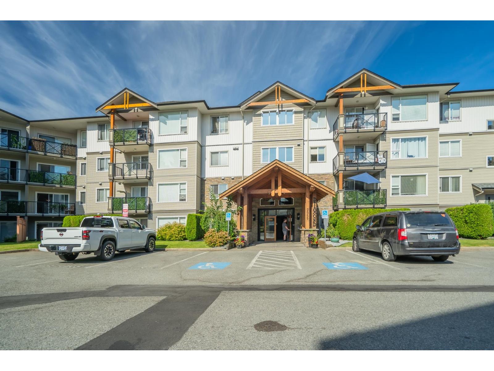 202 2955 DIAMOND Crescent - main photo