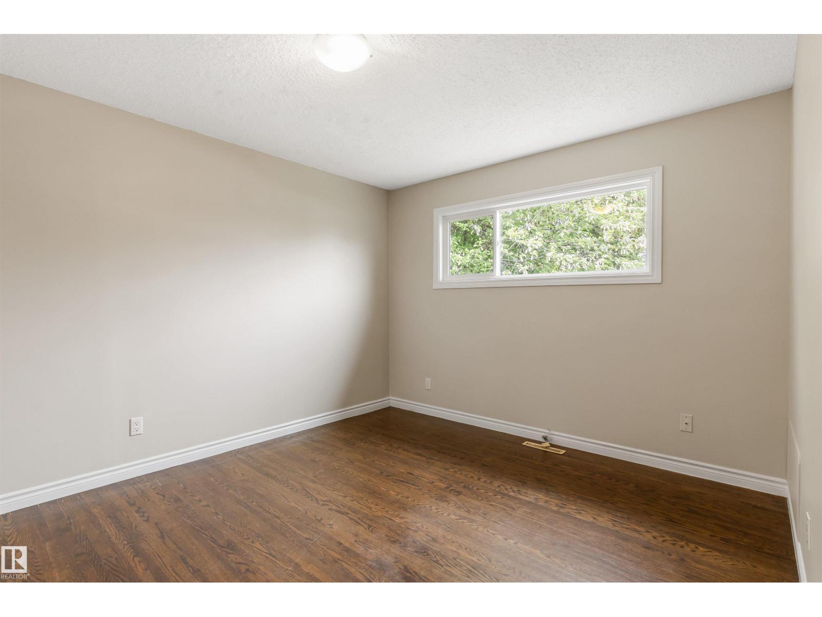 8715 164A ST NW - 27