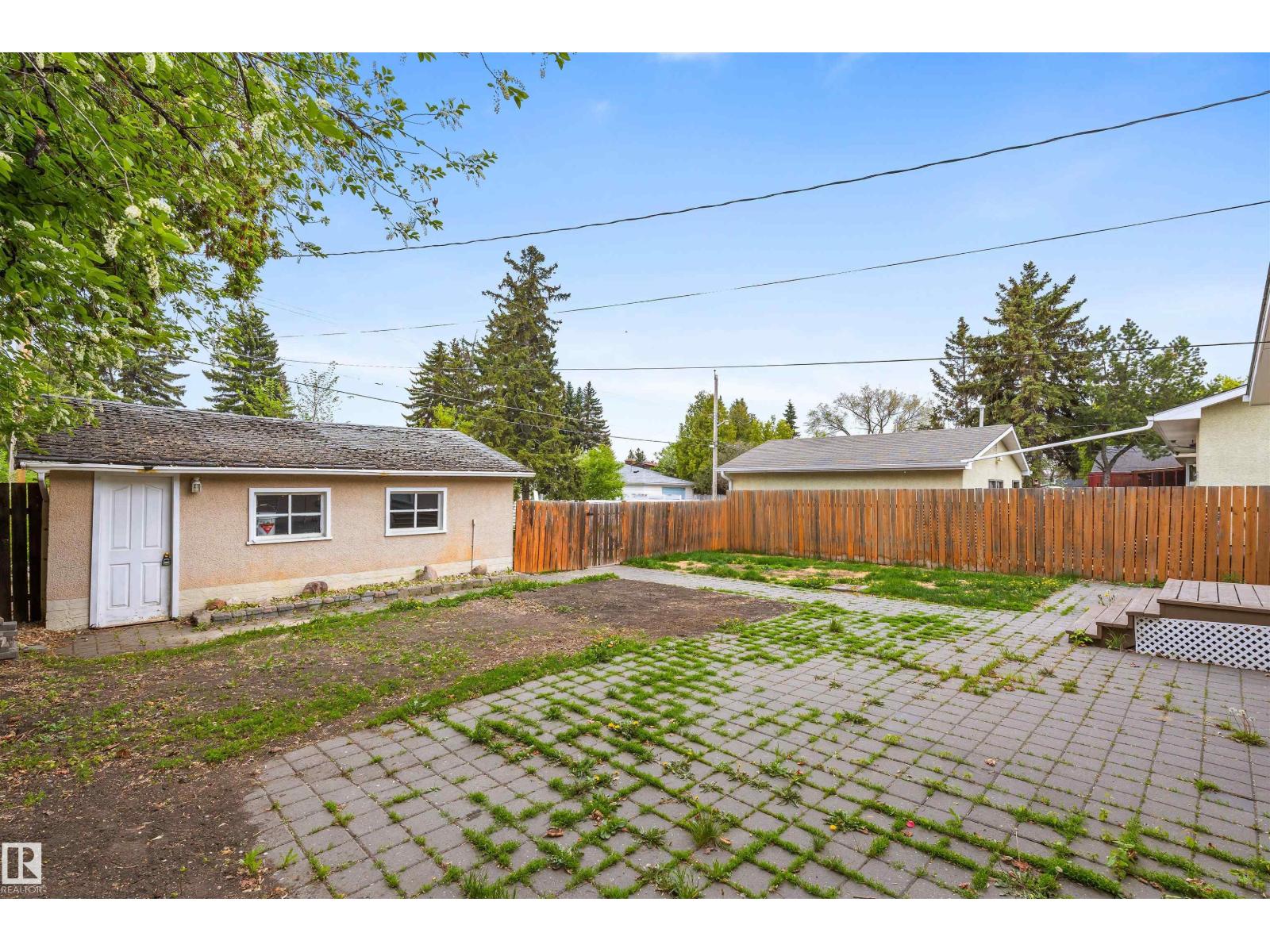 8715 164A ST NW - 32